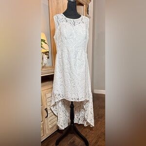 Elegant White Floral Lace High-Low Sleeveless Dress - Size 16